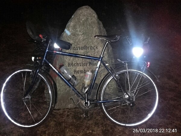 Haselbrack Gipfelstein bei Nacht