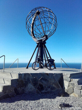 Nordkapp Globus Skulptur