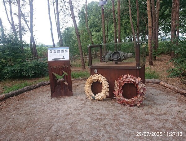 Gedenkstein für abgestürztes Flugzeug