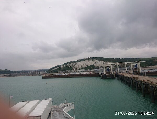 Weiße Klippen von Fähre aus gesehen