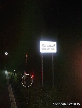 Passschild Wurzenpaß bei Nacht